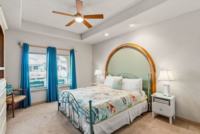 204 Lands End St, Rockport, TX 78382