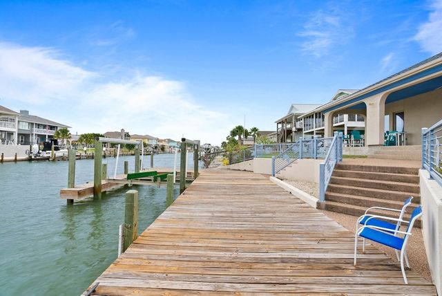 204 Lands End St, Rockport, TX 78382