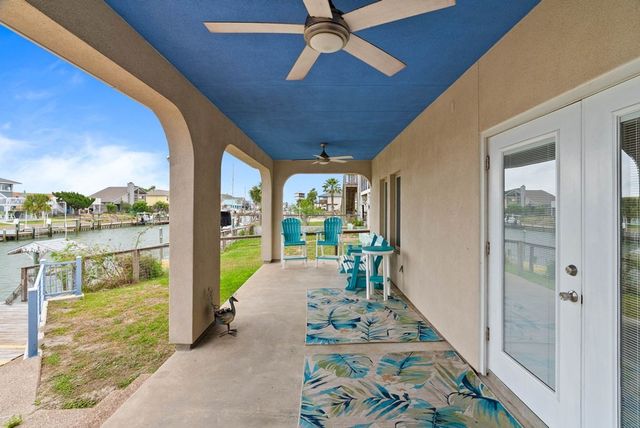 204 Lands End St, Rockport, TX 78382