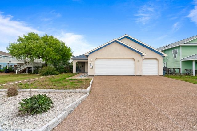 204 Lands End St, Rockport, TX 78382
