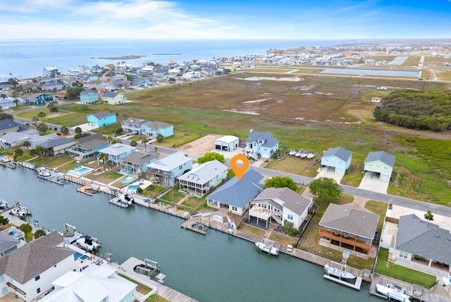 204 Lands End St, Rockport, TX 78382