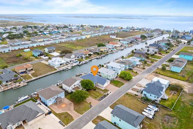 204 Lands End St, Rockport, TX 78382