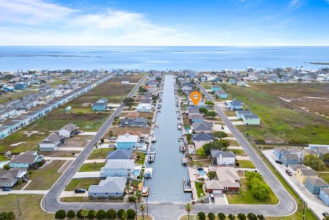 204 Lands End St, Rockport, TX 78382