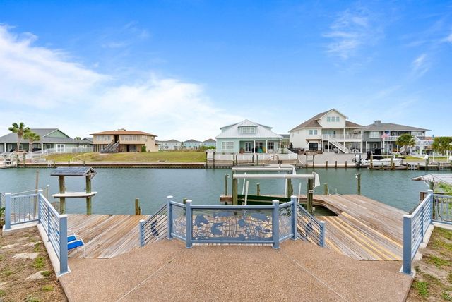 204 Lands End St, Rockport, TX 78382