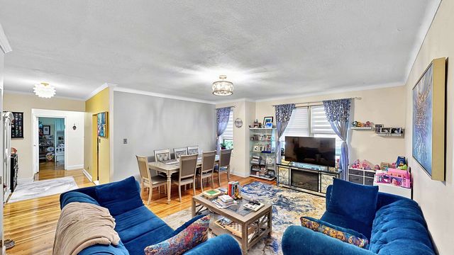 915 E 17th St Apt 117, New York City, NY 11230