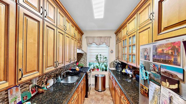 915 E 17th St Apt 117, New York City, NY 11230