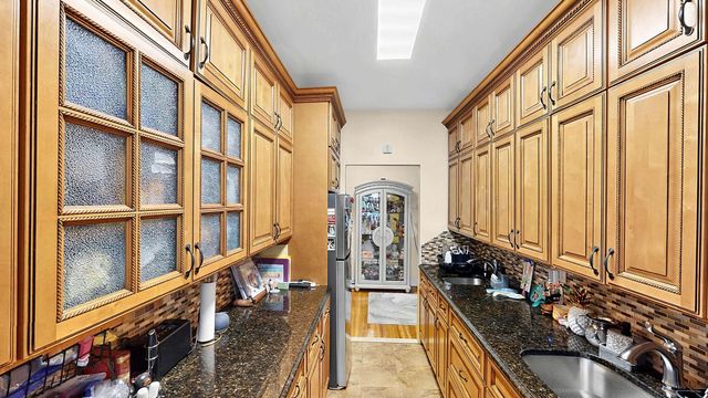 915 E 17th St Apt 117, New York City, NY 11230