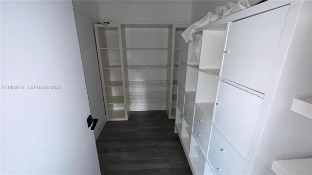 18701 Shauna Manor Dr, Boca Raton, FL 33496