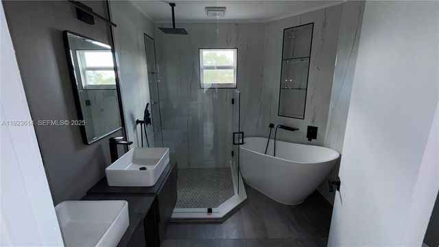 18701 Shauna Manor Dr, Boca Raton, FL 33496