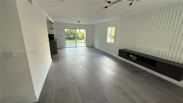 18701 Shauna Manor Dr, Boca Raton, FL 33496