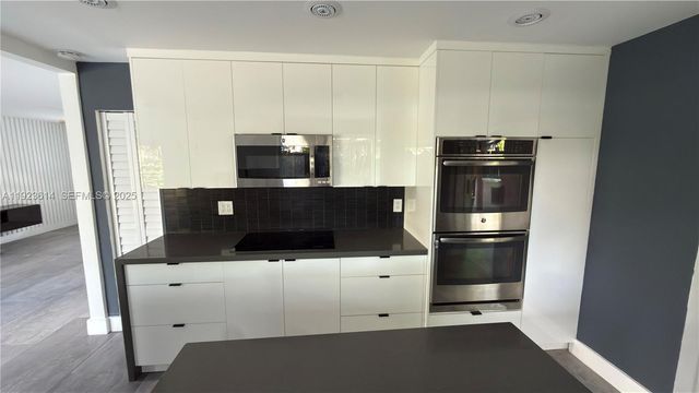 18701 Shauna Manor Dr, Boca Raton, FL 33496