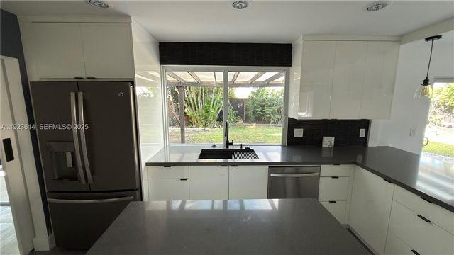 18701 Shauna Manor Dr, Boca Raton, FL 33496