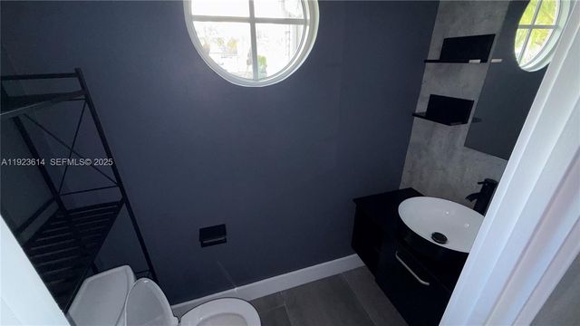 18701 Shauna Manor Dr, Boca Raton, FL 33496