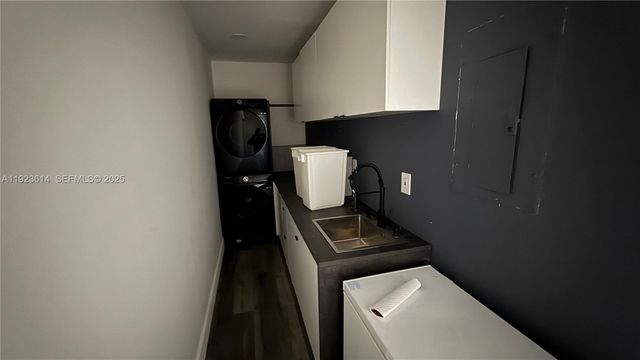 18701 Shauna Manor Dr, Boca Raton, FL 33496