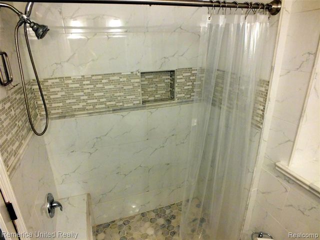 23861 Longacre Street, Farmington, MI 48335