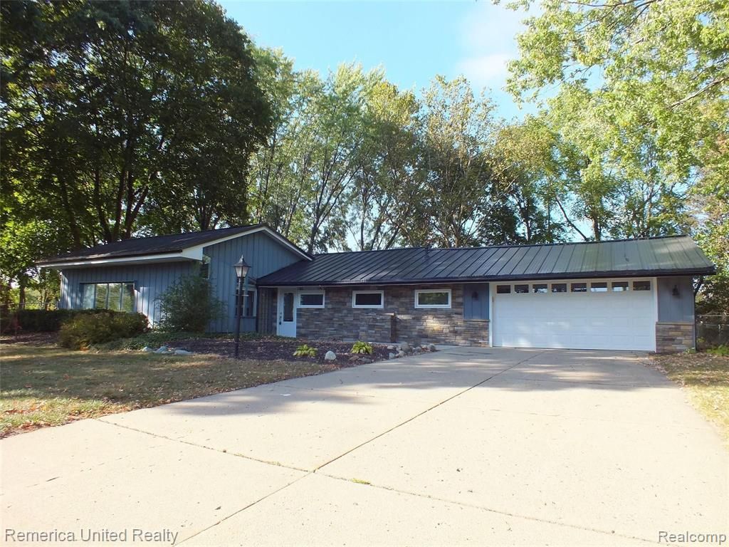 23861 Longacre Street, Farmington, MI 48335