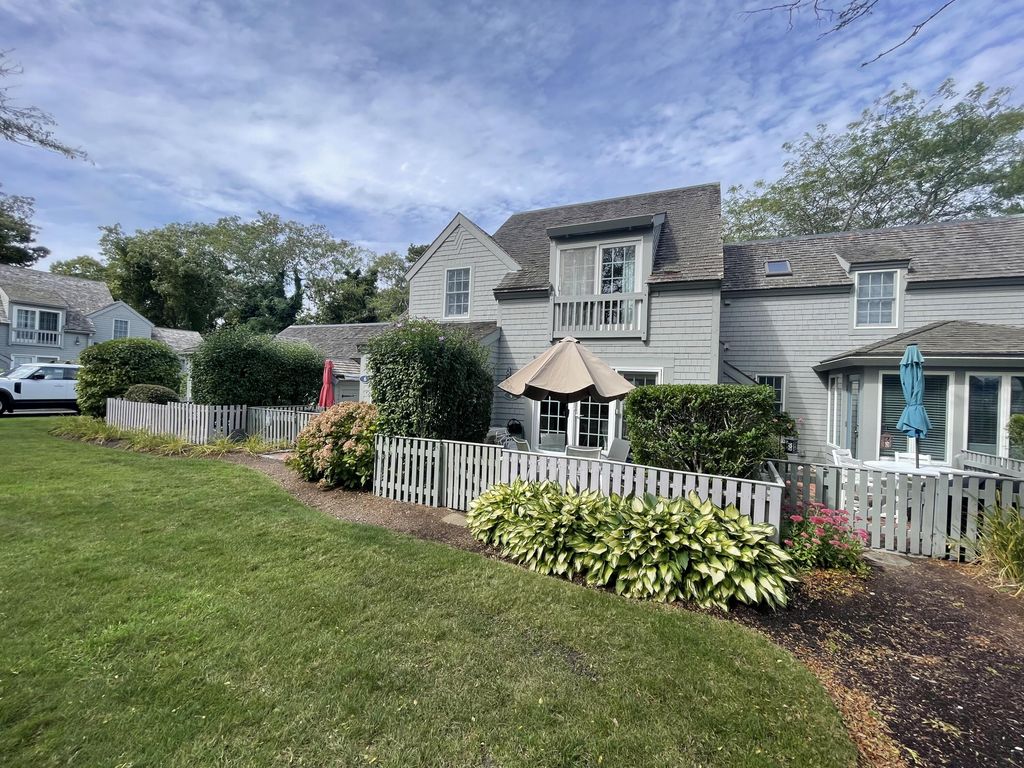 4 Colemans Way, Mashpee, MA 02649