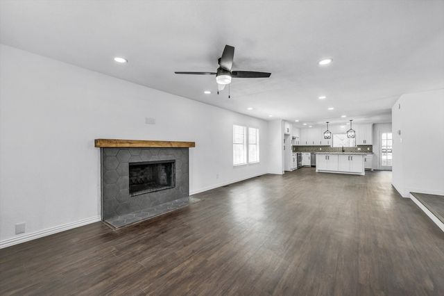 200 Eagle Court, Bedford, TX 76021