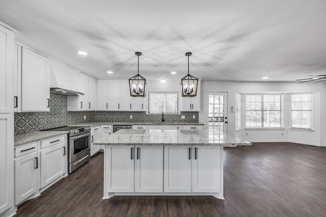 200 Eagle Court, Bedford, TX 76021