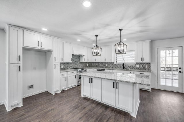 200 Eagle Court, Bedford, TX 76021