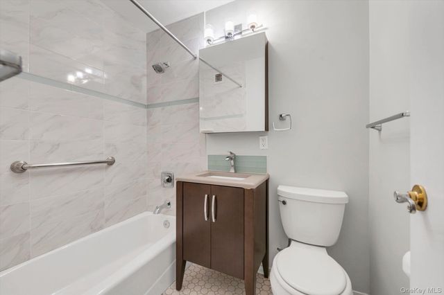 61-20 Grand Central Parkway C303, Forest Hills, NY 11375