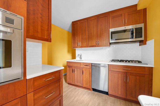 61-20 Grand Central Parkway C303, Forest Hills, NY 11375