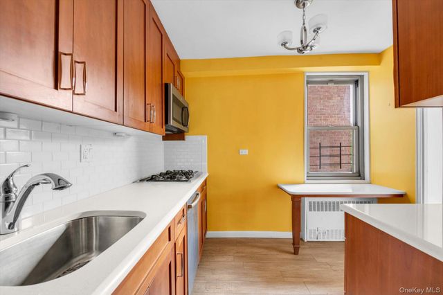61-20 Grand Central Parkway C303, Forest Hills, NY 11375