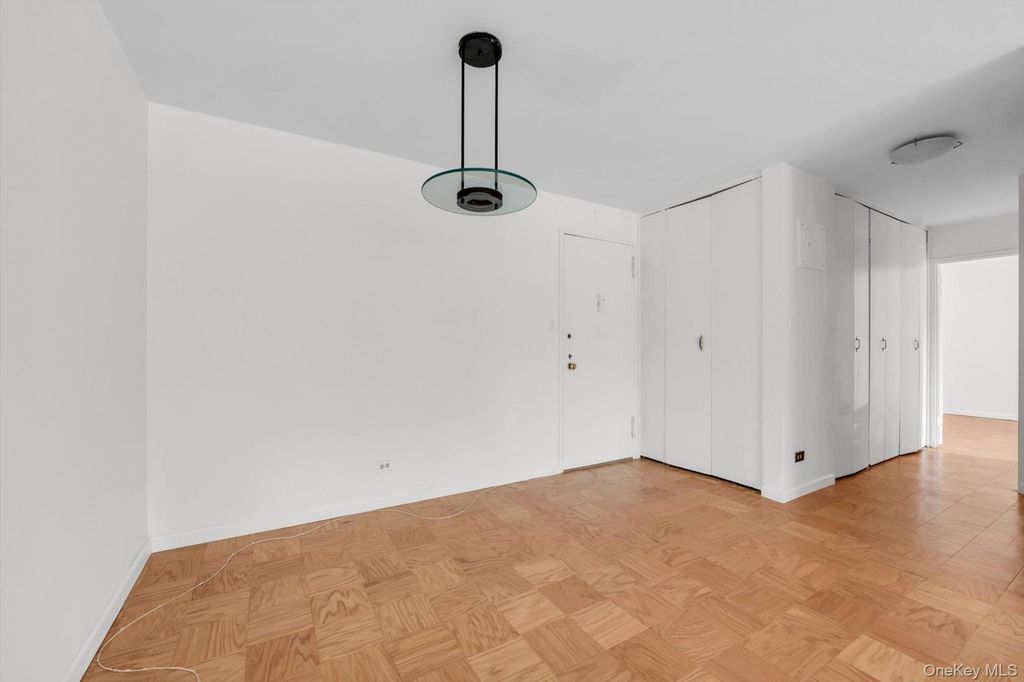 61-20 Grand Central Parkway C303, Forest Hills, NY 11375 — photo 4