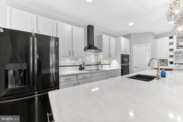 3465 TREEVIEW DR, Emmaus, PA 18049