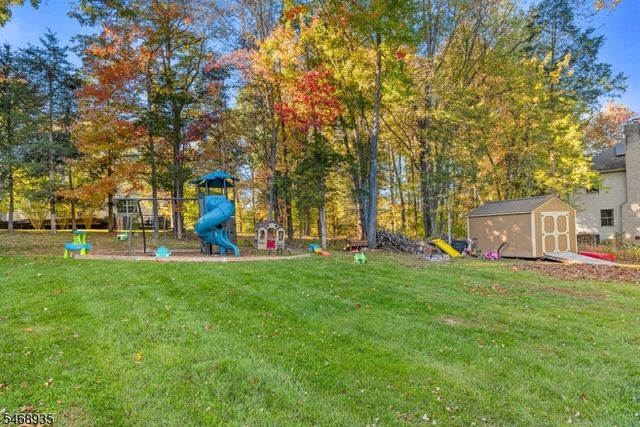 4 Ottawa Ln, Andover Twp., NJ 07860