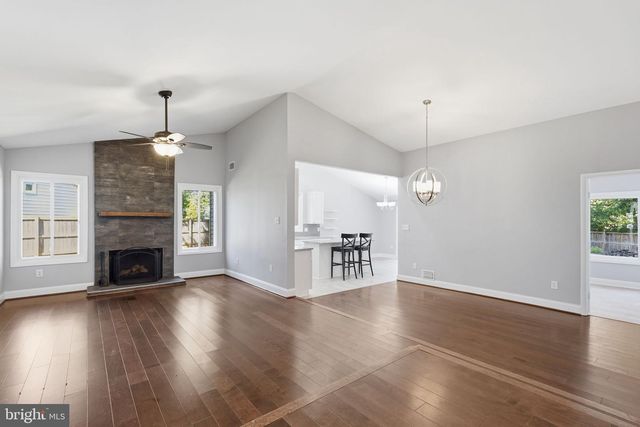 7 ABBEY CIR, Sterling, VA 20164