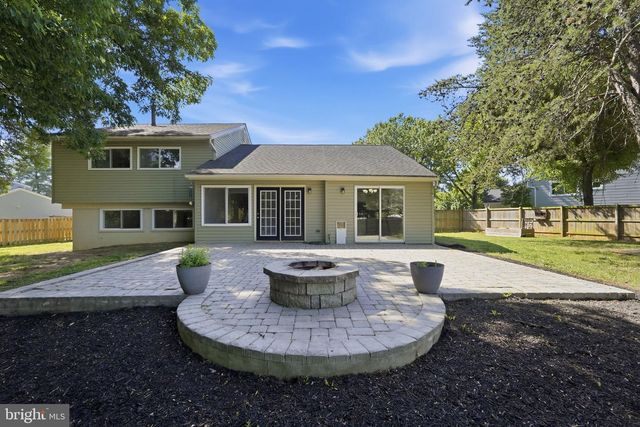 7 ABBEY CIR, Sterling, VA 20164