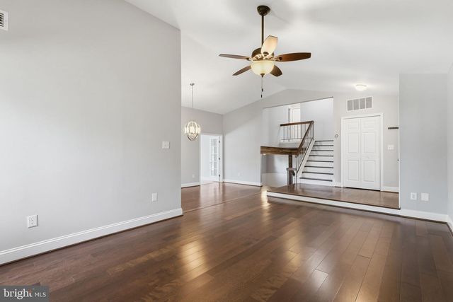 7 ABBEY CIR, Sterling, VA 20164