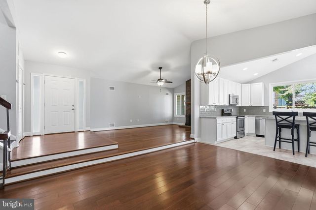 7 ABBEY CIR, Sterling, VA 20164