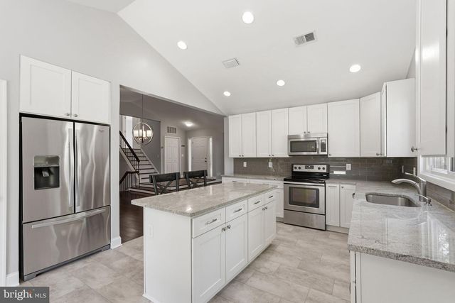 7 ABBEY CIR, Sterling, VA 20164