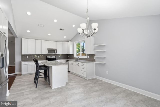7 ABBEY CIR, Sterling, VA 20164