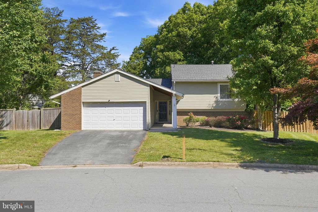 7 ABBEY CIR, Sterling, VA 20164