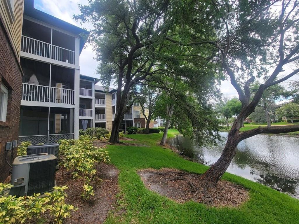 Image 2 of property listing at 10024 STRAFFORD OAK COURT 813, Tampa, FL 33624