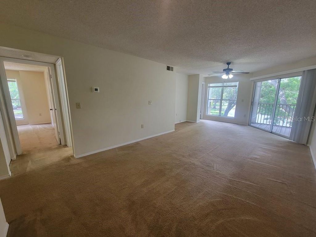 Image 4 of property listing at 10024 STRAFFORD OAK COURT 813, Tampa, FL 33624