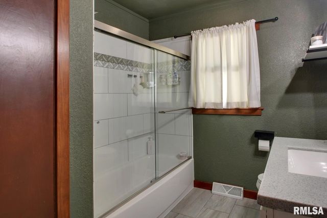 3901 HOLIDAY Drive, Quincy, IL 62305