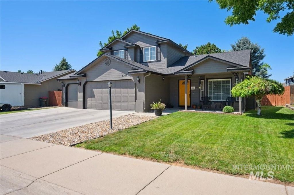 2210 E Meadow Wood Dr, Meridian, ID 83646