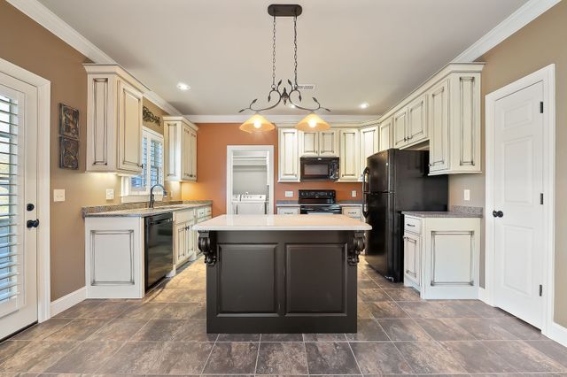 237 Hickory Ct, Mcminnville, TN 37110