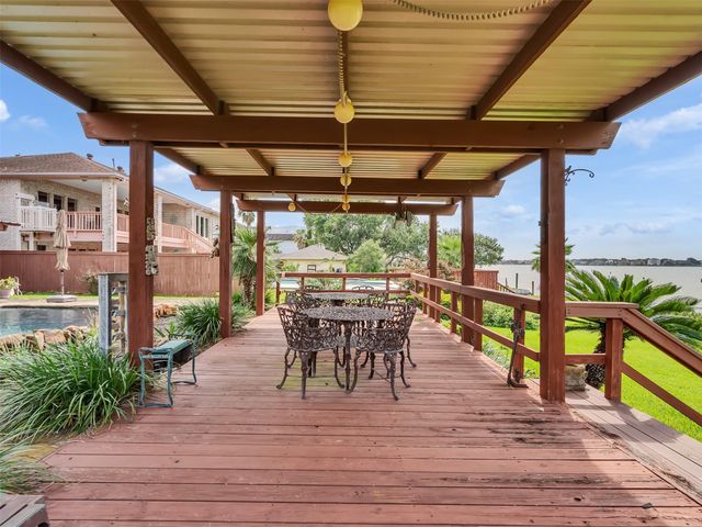 2434 Baycrest Drive, Houston, TX 77058