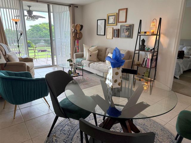 9230 Lagoon Place N 408, Davie, FL 33324