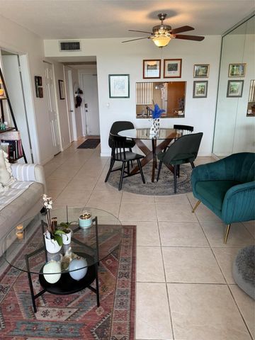 9230 Lagoon Place N 408, Davie, FL 33324