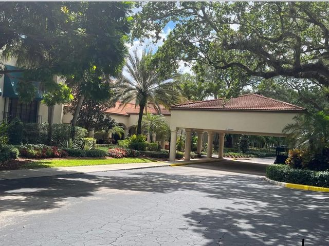 9230 Lagoon Place N 408, Davie, FL 33324