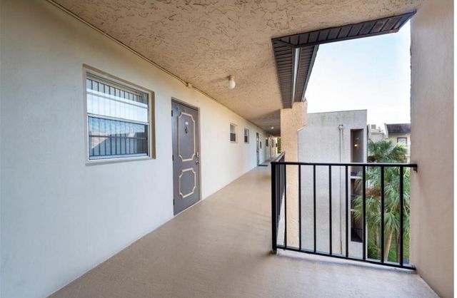 9230 Lagoon Place N 408, Davie, FL 33324