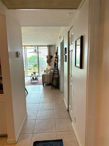 9230 Lagoon Place N 408, Davie, FL 33324