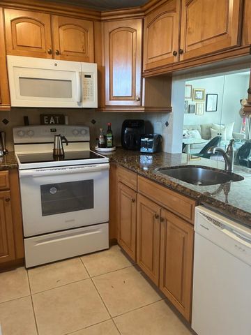 9230 Lagoon Place N 408, Davie, FL 33324