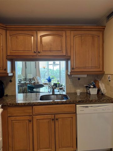 9230 Lagoon Place N 408, Davie, FL 33324